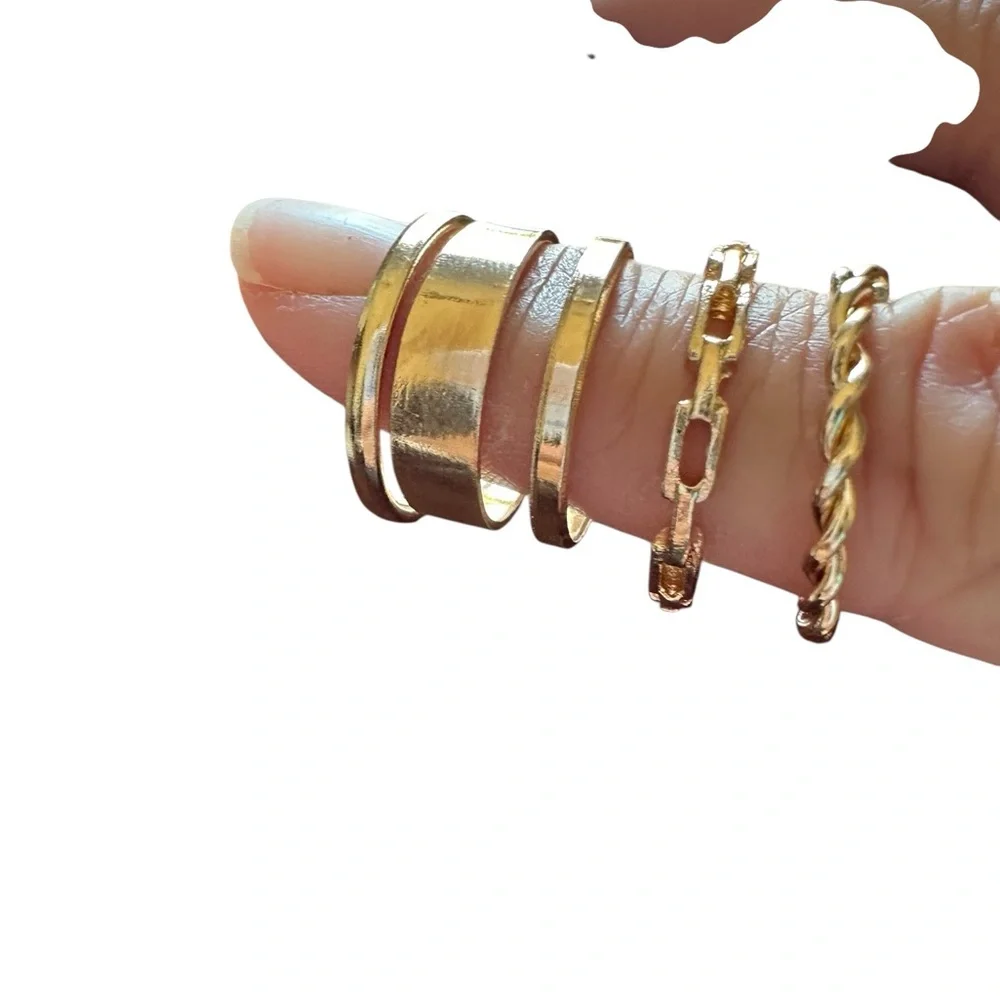 7 Piece Set Stackable Gold Rings